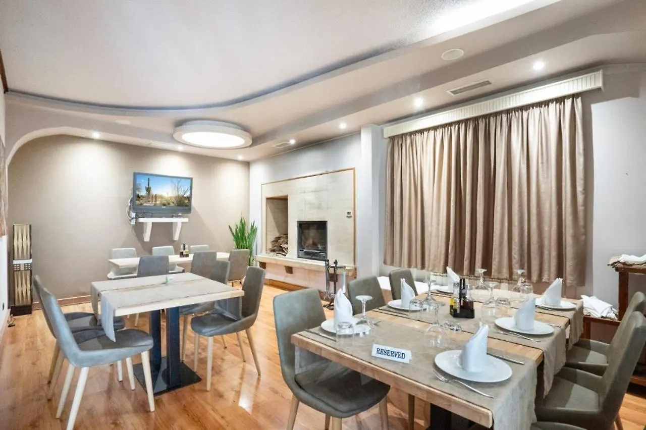 Hotel Shahini Shijak 3*,